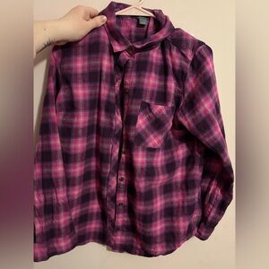 ⭐️Beautiful Eddie Bauer pink and purple plaid top women’s large